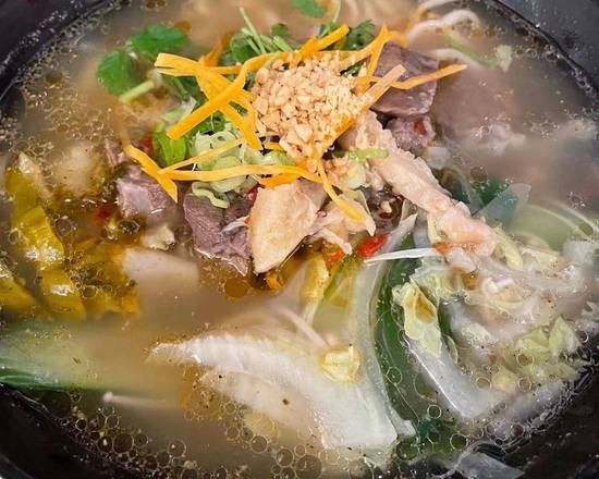 Noodle Soup with Beef Tripe（牛杂汤面）